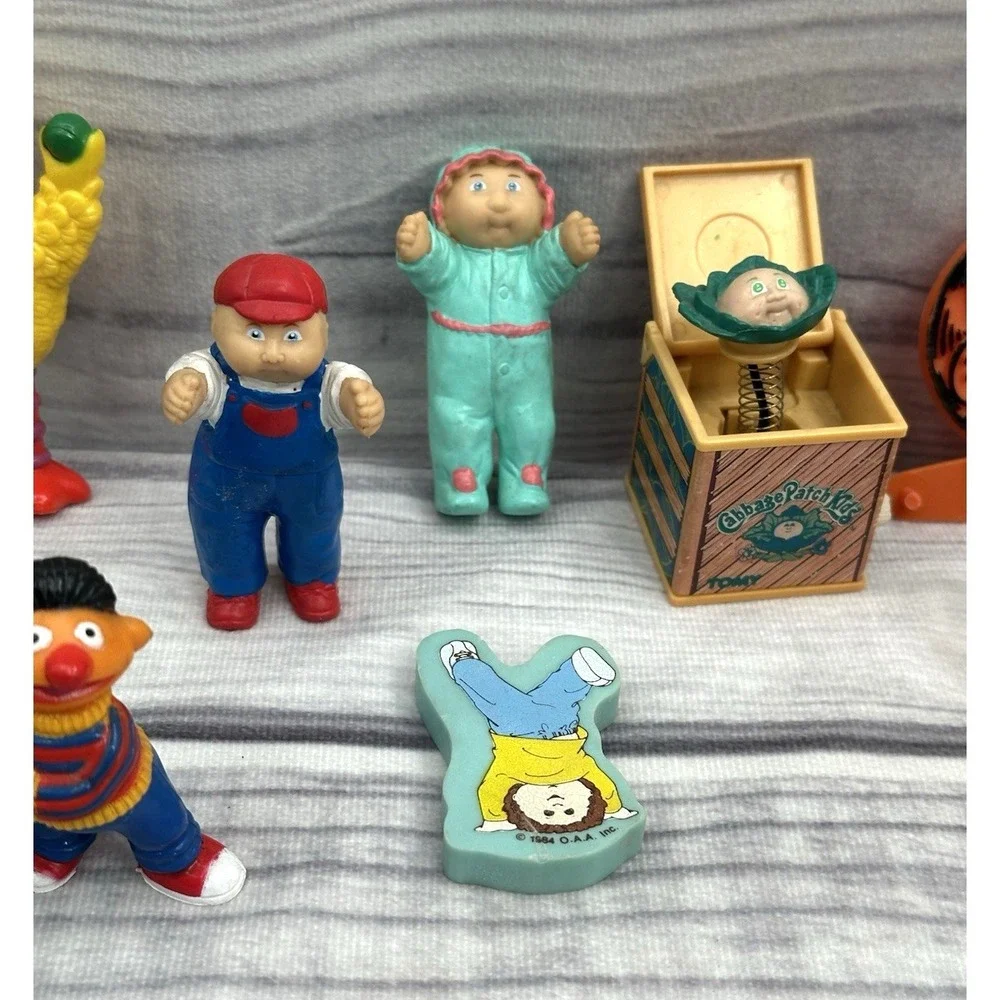 VINTAGE FIGURES/ TOYS - SESAME STREET GARFIELD FLINSTONES CABBAGE PATCH KID   *5